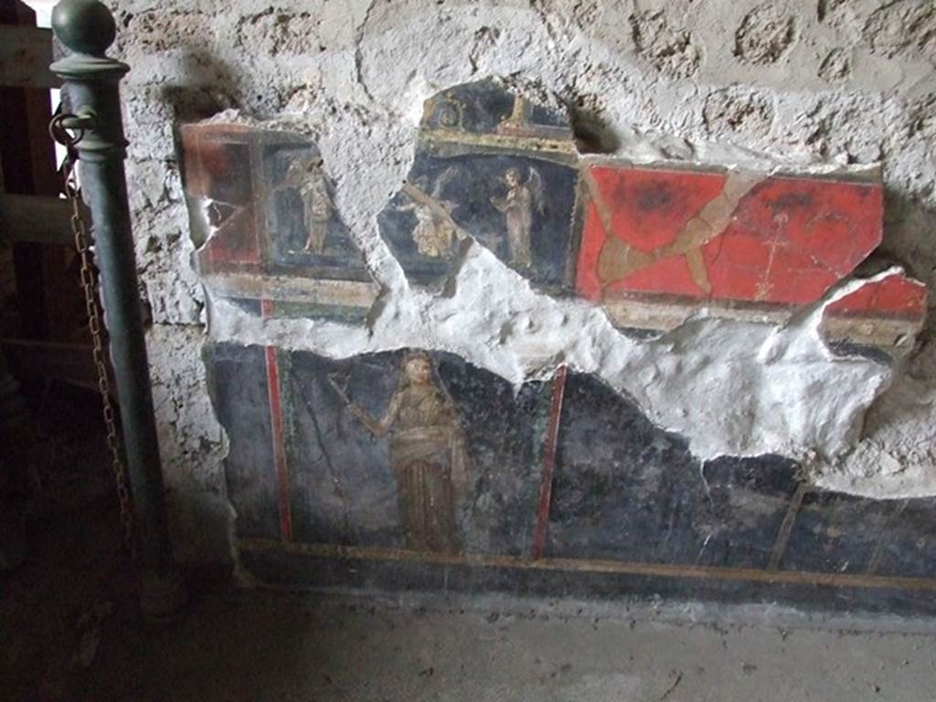 VI.15.1 House of the Vettii.  R  oom of the Cupids or Cherubs.   Wall painting.  Above wall painting of three Psychai gathering flowers. Below is a female figure or priestess holding implements of sacrifice.