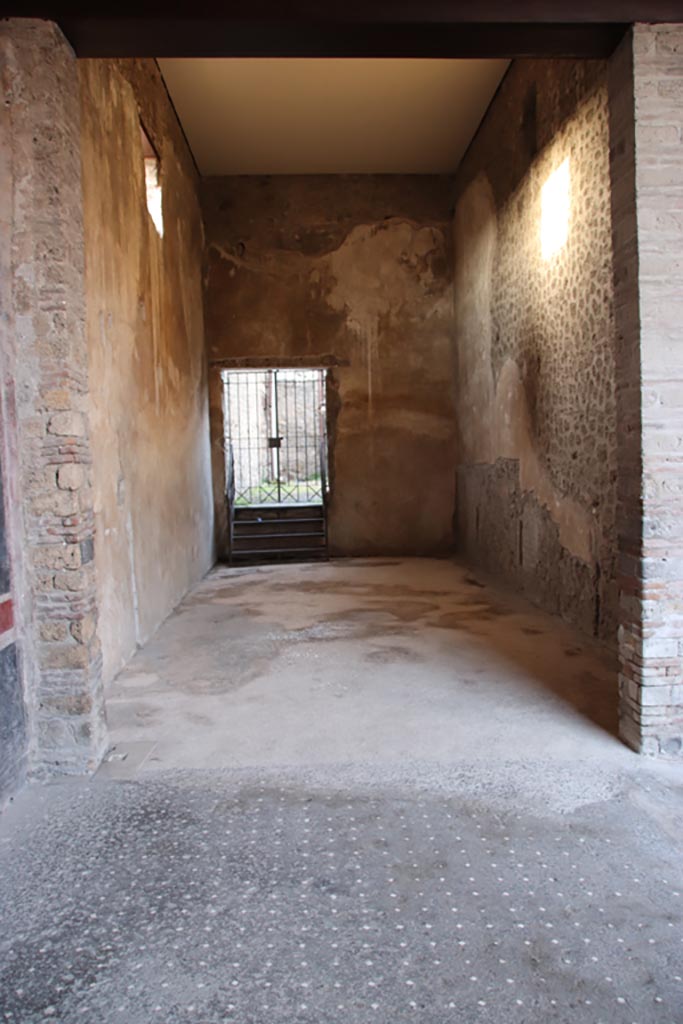 VI.15.1 Pompeii. October 2023. 
Looking north in room in north-west corner of peristyle. (PPM – room r). Photo courtesy of Klaus Heese.
