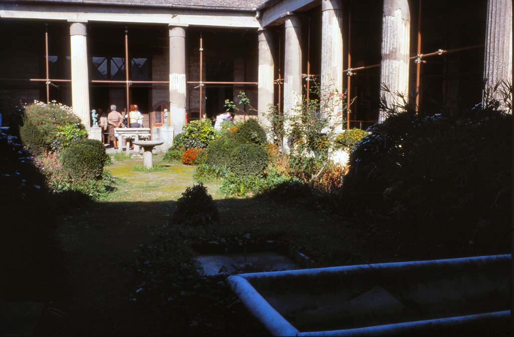 VI.15.1 Pompeii. February 1988. Looking towards north and north-east corner of garden area.
Photo by Joachime Méric courtesy of Jean-Jacques Méric.
