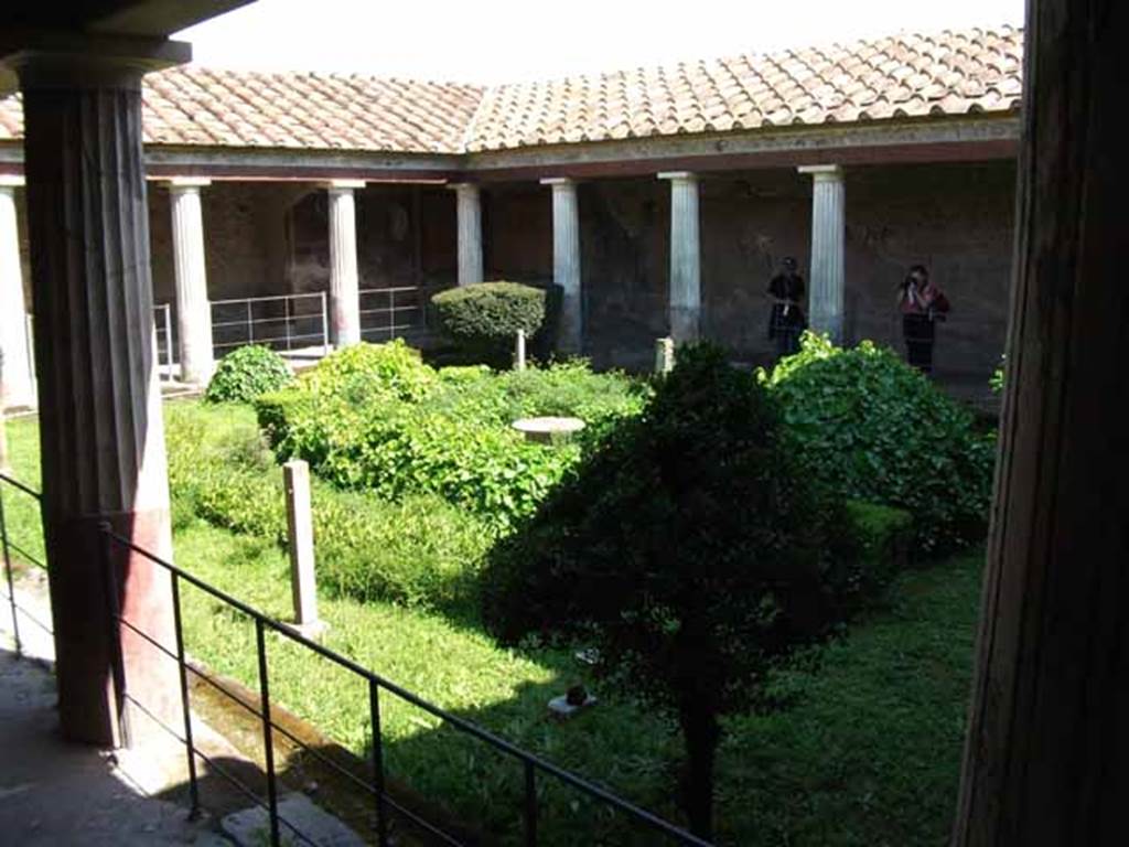 VI.16.7 Pompeii. May 2010. Peristyle garden F. Looking south-east.