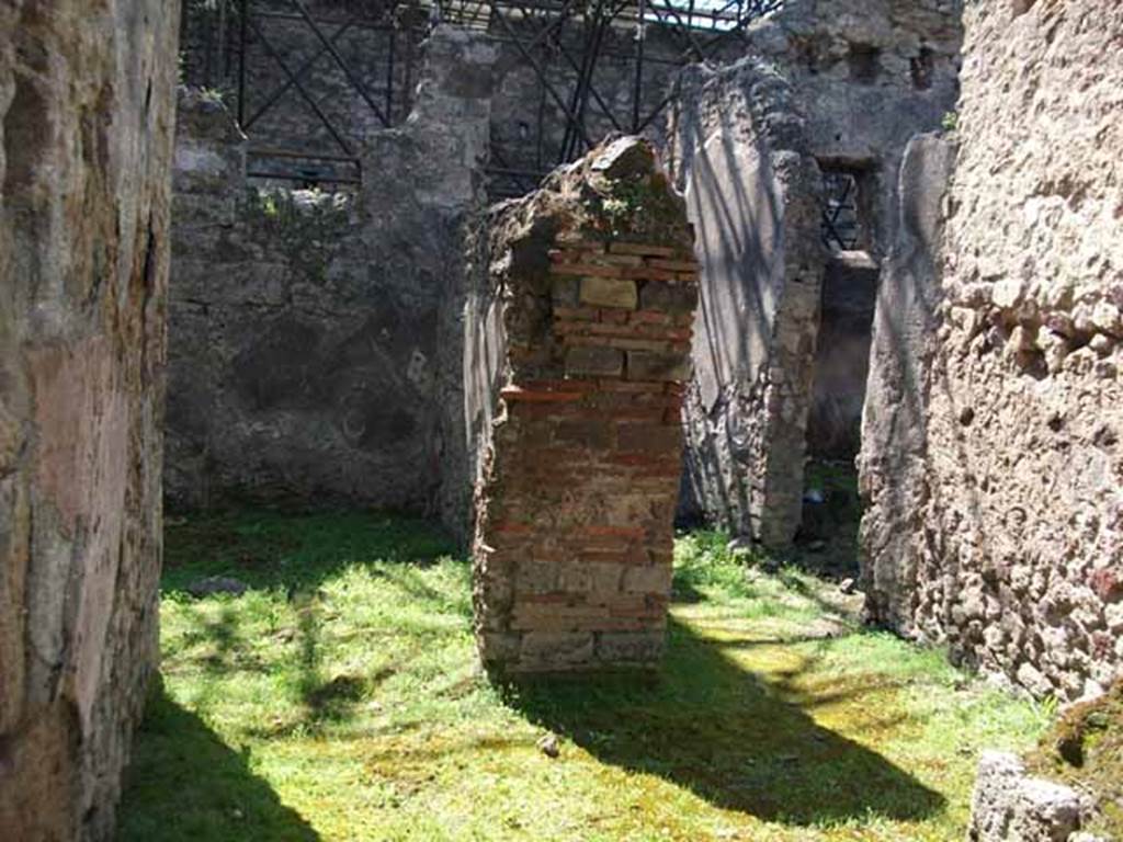 VI.16.7 Pompeii. May 2010. Looking west through doorway to services area, courtyard S, room T (on left), corridor U, and doorway to room Y (on right).