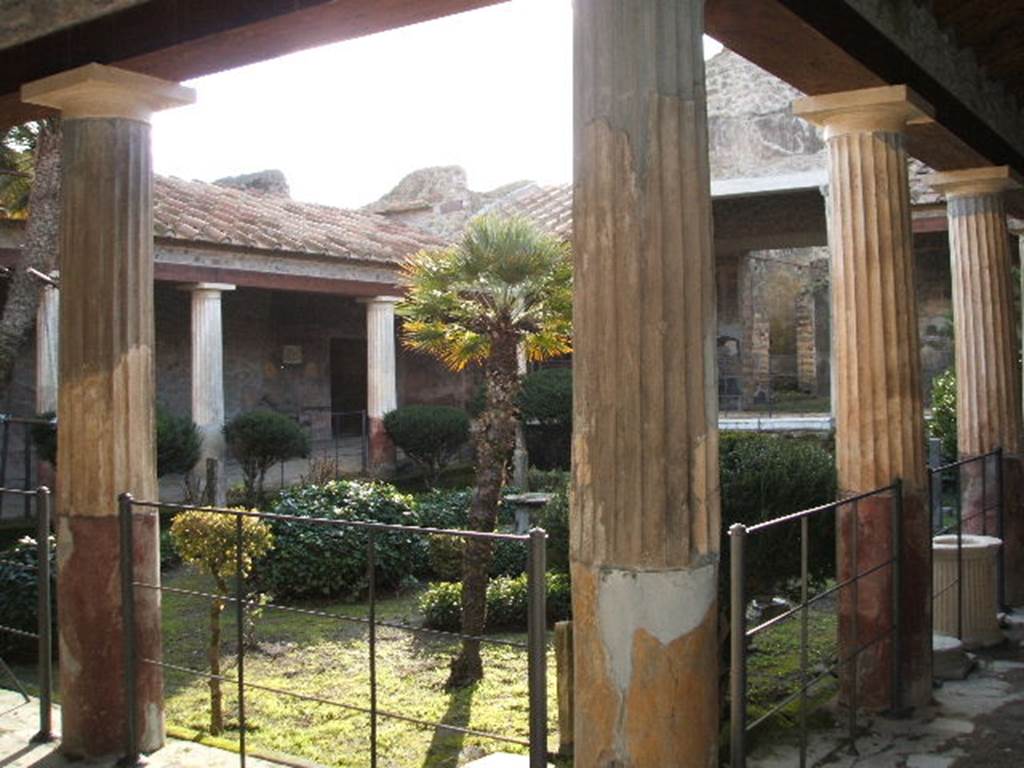 VI.16.7 Pompeii. May 2006. Peristyle garden F. Looking south west.