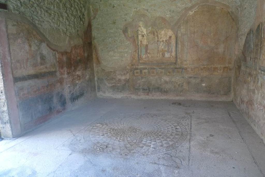 VI.16.7 Pompeii. July 2010. Room G, looking across room from east portico. Photo courtesy of Michael Binns.