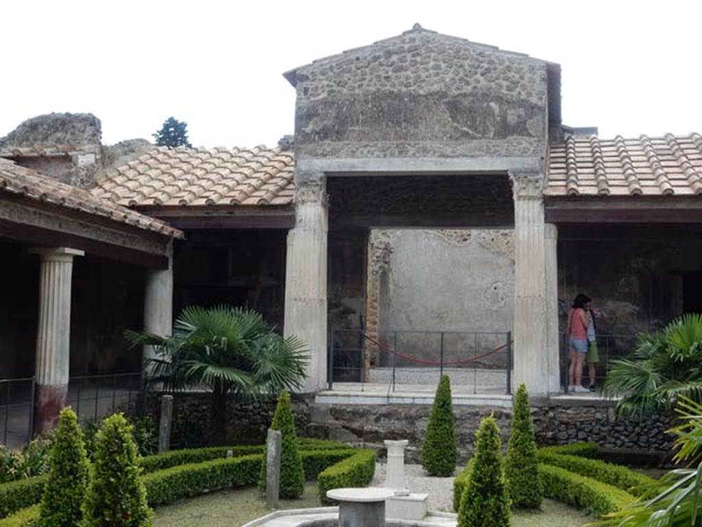 VI.16.7 Pompeii. May 2016. South-west corner of peristyle, on left, looking towards large triclinium, in the centre of the west side. Photo courtesy of Buzz Ferebee.
