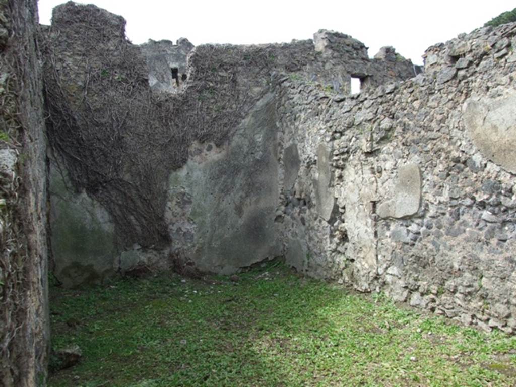 VI.16.27 Pompeii. March 2009. Room T, looking west. According to NdS, this room had bare walls, floor of cocciopesto and a window in the west wall to light the room.
