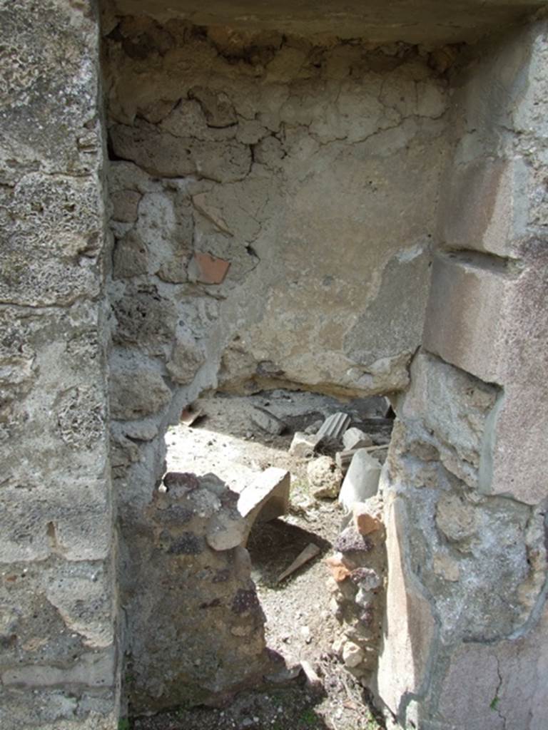 VI.16.27 Pompeii. March 2009. Room O, recess in west wall.