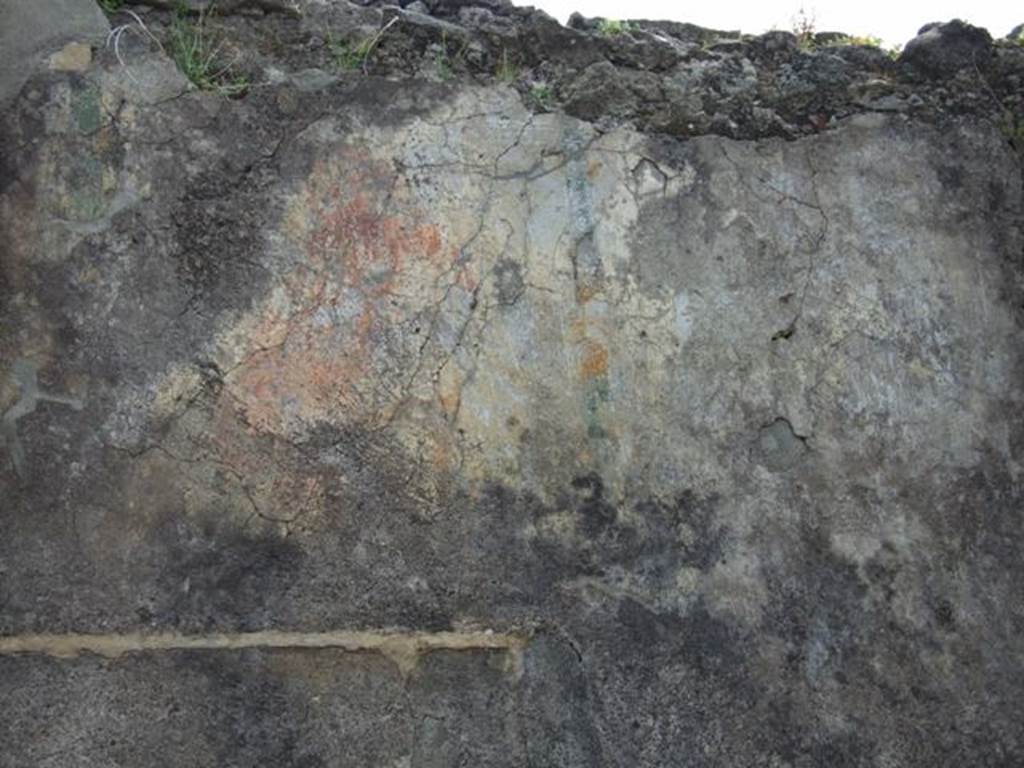 VI.16.27 Pompeii. March 2009. Room B, remains of painting in recess in atrium.  The painting of Jupiter or Jove is just visible on the south wall of the recess.  The small remains of a painted green stripe or garland are also just visible on the left.

