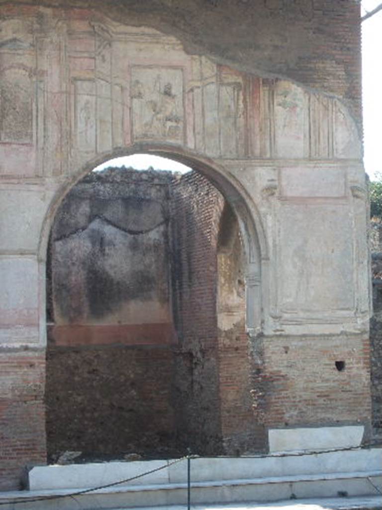 VII.1.8 Pompeii . September 2005. Nymphaeum F with arched entrance and stucco plaster. Above the entrance is a stucco relief of Jupiter seated, with his hand on the sceptre. Nearby on a pillar is the eagle. See Mau, A., 1907, translated by Kelsey F. W. Pompeii: Its Life and Art. New York: Macmillan, p. 199.