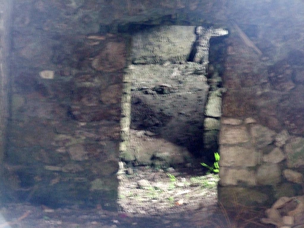 VII.1.43 Pompeii. December 2007. Doorway at rear of underground storeroom.