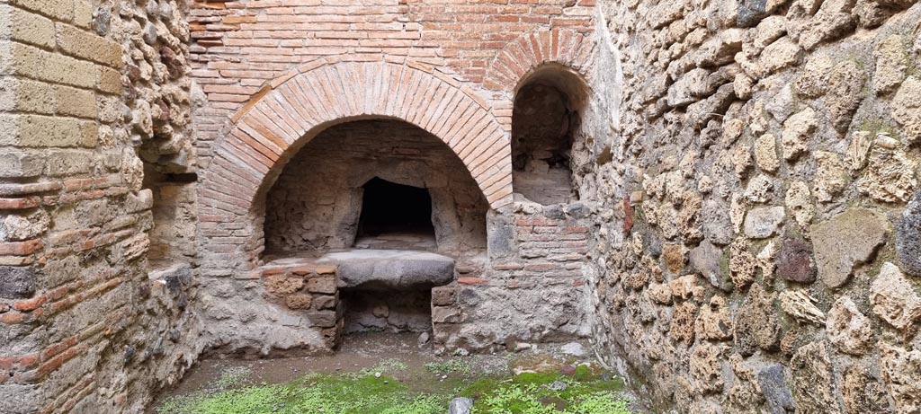 VII.1.46 Pompeii. December 2023. Looking north towards oven in kitchen area. Photo courtesy of Miriam Colomer.

