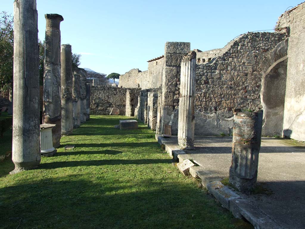 VII.4.31/51 Pompeii. March 2009. Looking north along east portico, from room 37.