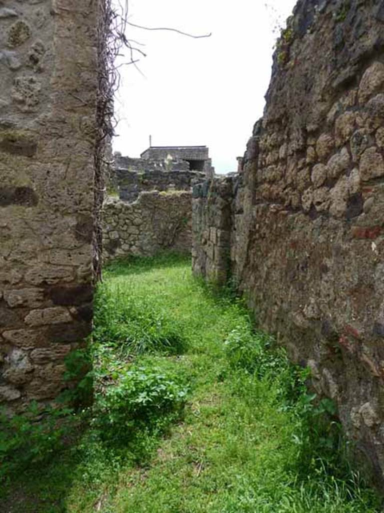 VII.4.39 Pompeii. May 2010. Corridor to rear room, looking south.