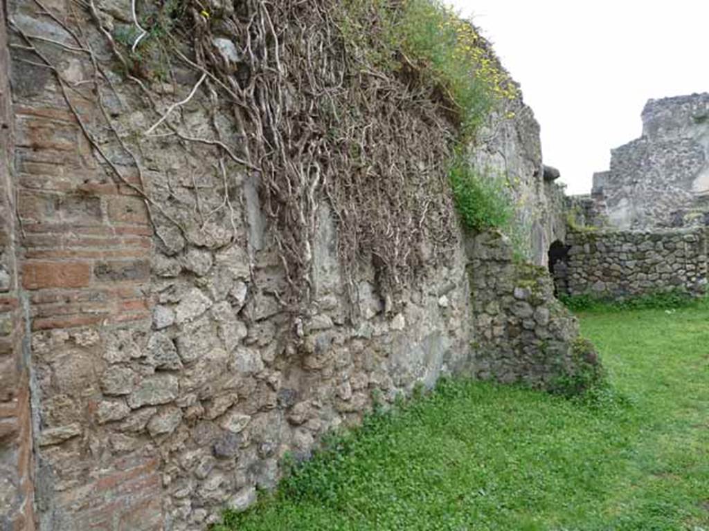 VII.4.39 Pompeii. May 2010. South wall of shop.