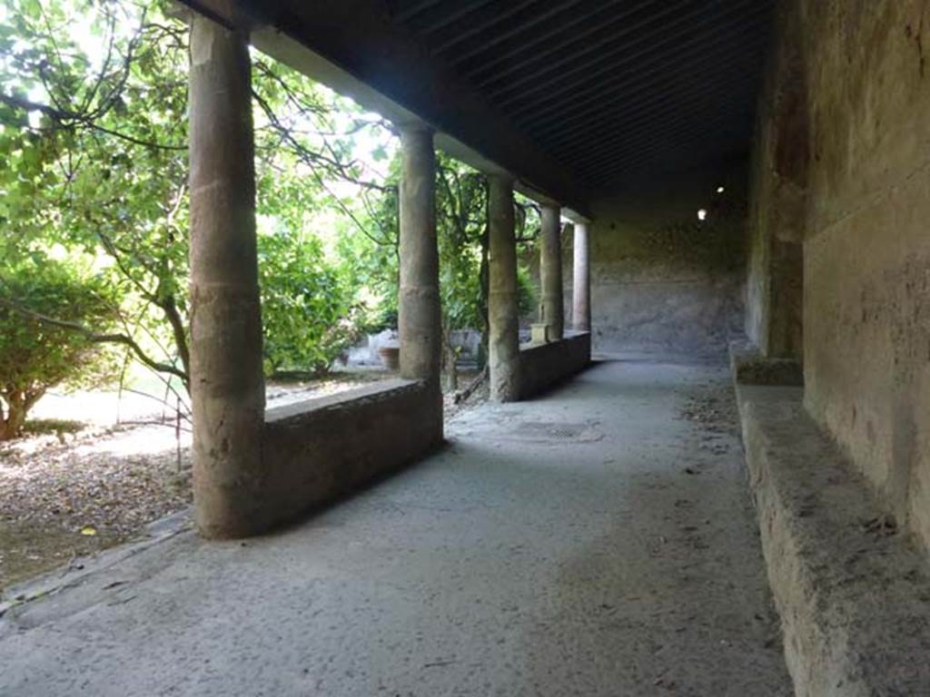 VII.5.24 Pompeii. June 2012. Looking west along north portico (7). Photo courtesy of Michael Binns.
