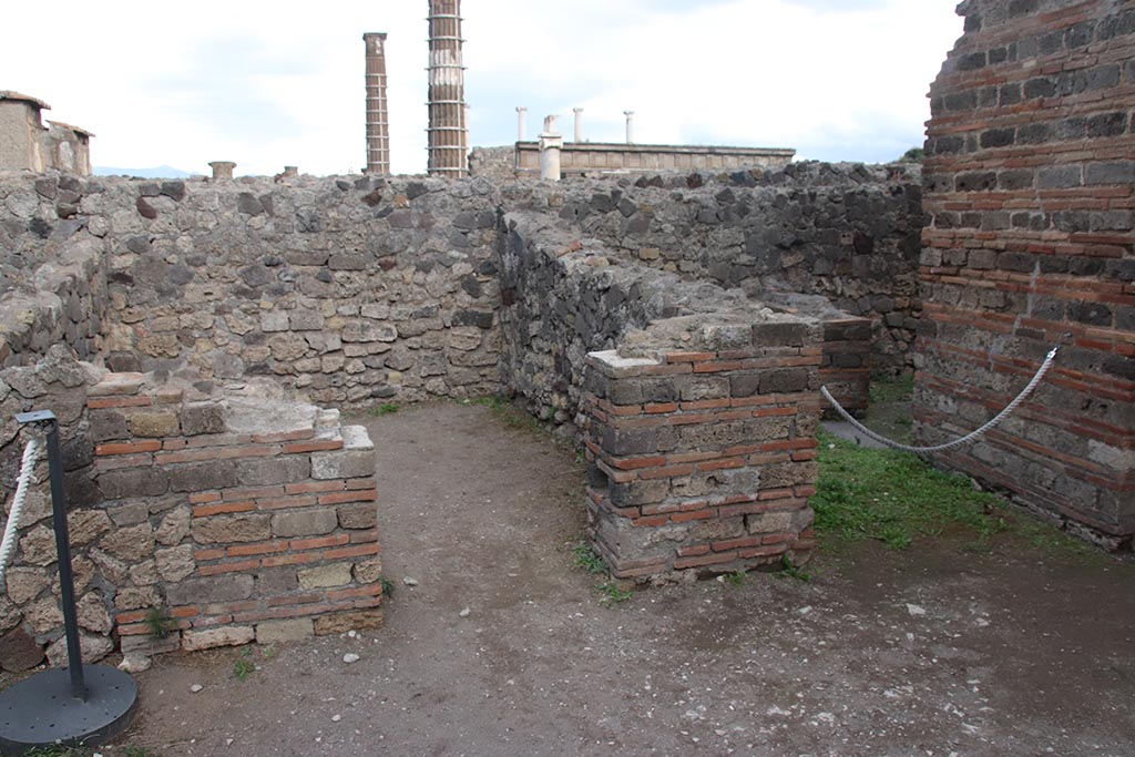 VII.7.2 Pompeii. October 2024. 
Looking east towards doorway into room “q”, in centre, and room “o”, on right. Photo courtesy of Klaus Heese.
