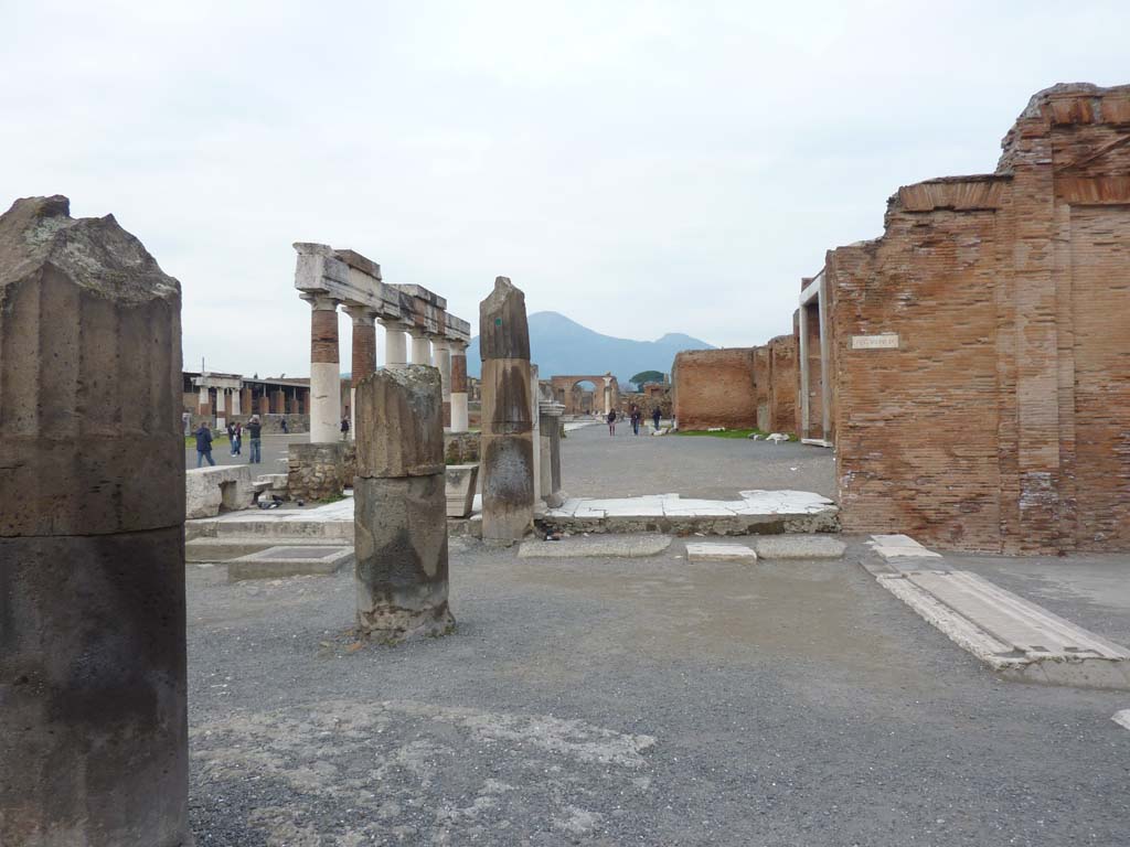 VII.8, Pompeii Forum. March 2014. Looking north along east side of Forum, across end of Via dell’Abbondanza, on right.
Foto Annette Haug, ERC Grant 681269 DÉCOR.

