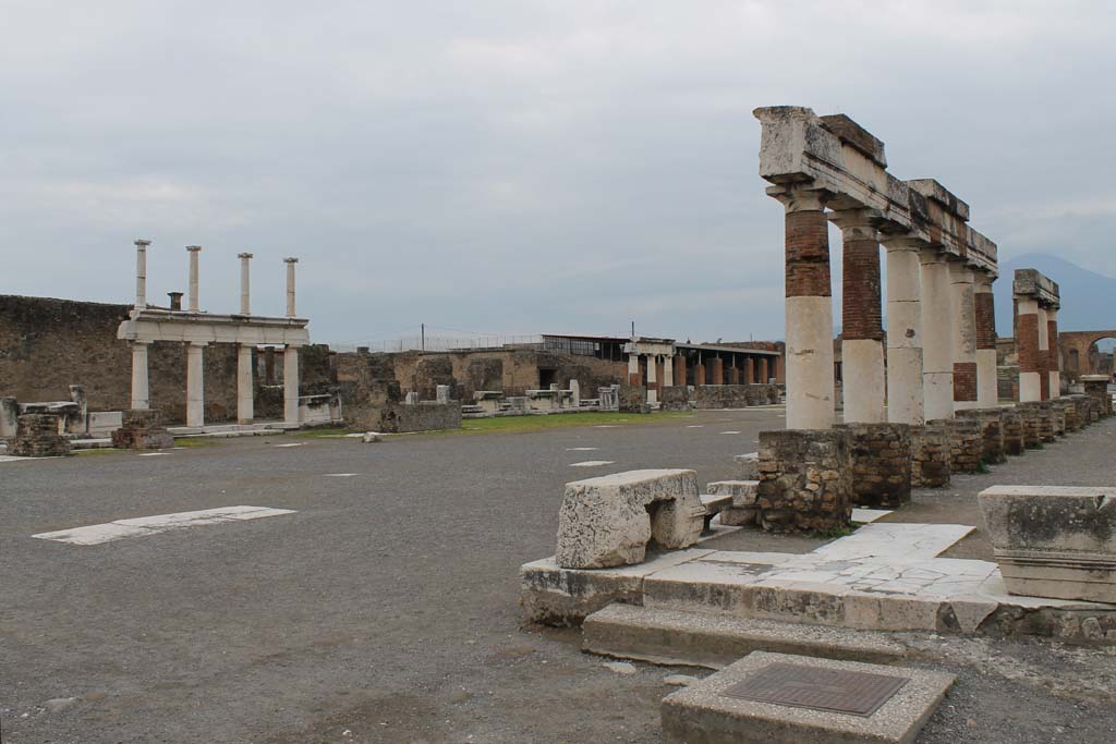 VII.8 Pompeii Forum. March 2014. 
Looking north-west across Forum from end of Via dell’Abbondanza and start of portico of Eumachia, on right.
Foto Annette Haug, ERC Grant 681269 DÉCOR.
