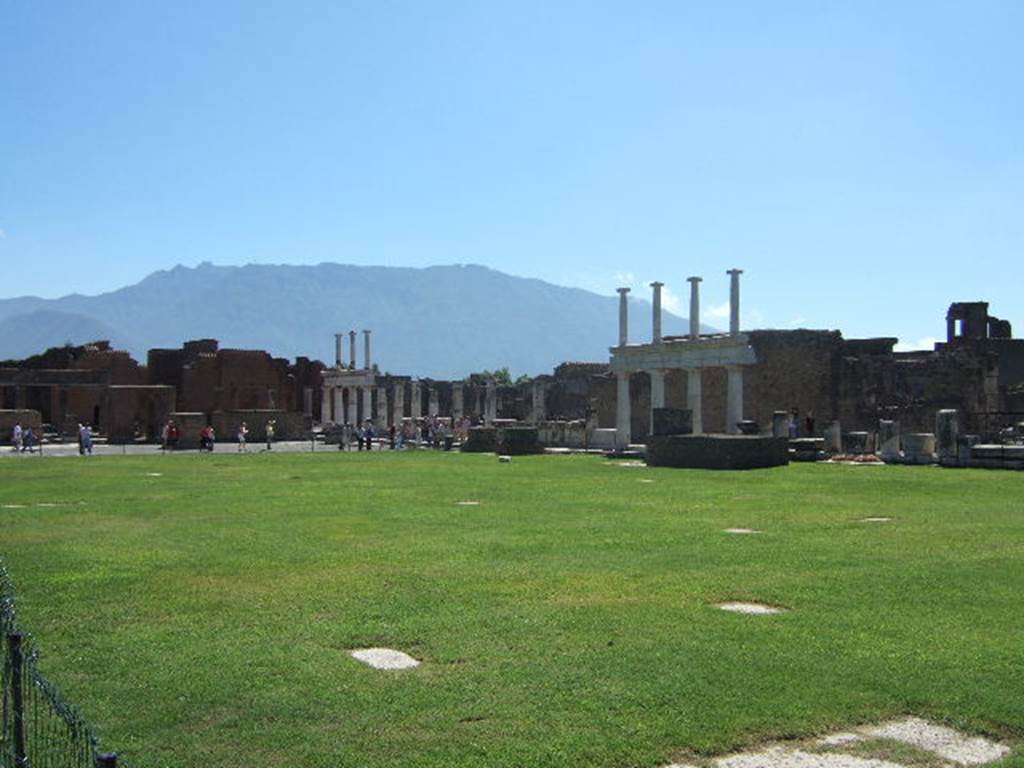 VII.8 Pompeii Forum. September 2005. Looking towards south and west sides of the Forum.