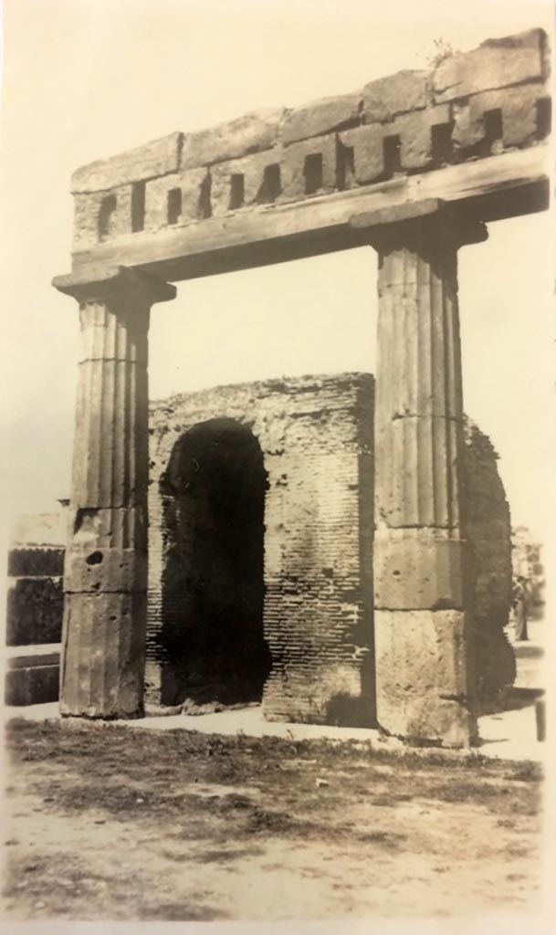 VII.8 Pompeii Forum. 1933. Looking north from south end. Photo courtesy of Rick Bauer.