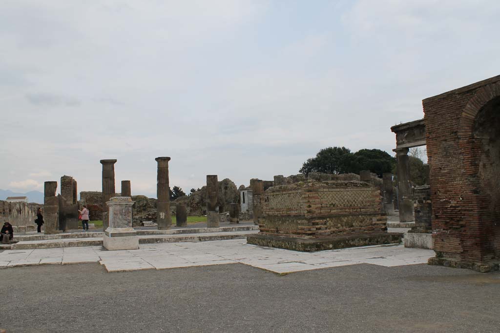 VII.8, Pompeii Forum. March 2014. Looking east towards south-east corner of Forum.
Foto Annette Haug, ERC Grant 681269 DÉCOR.
