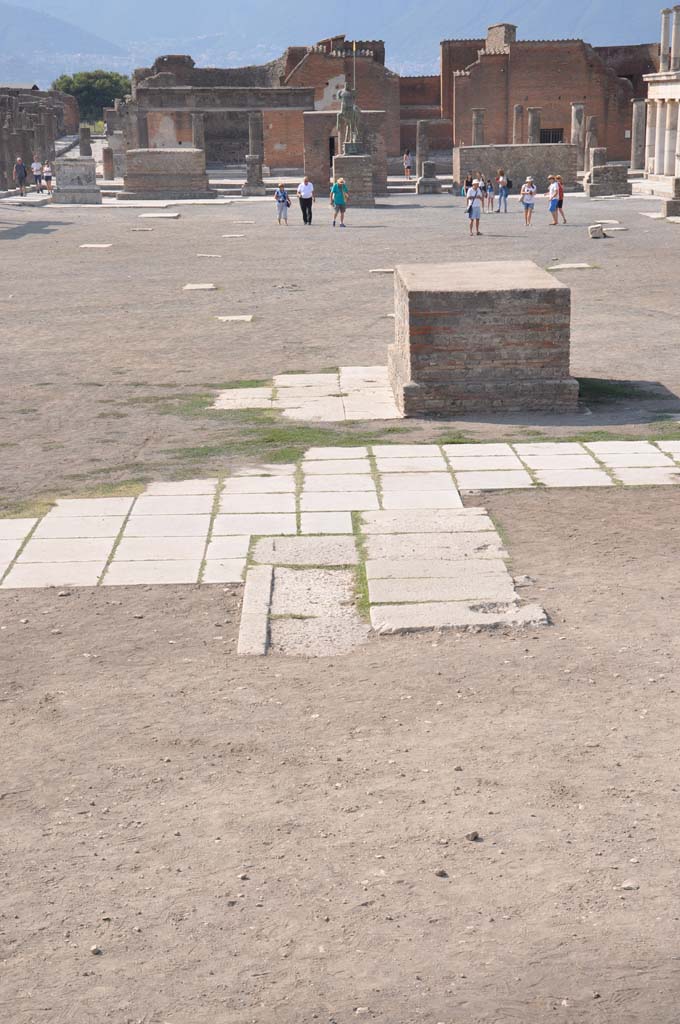 VII.8.00 Pompeii Forum. July 2017. Looking south across Forum.
Foto Anne Kleineberg, ERC Grant 681269 DÉCOR.

