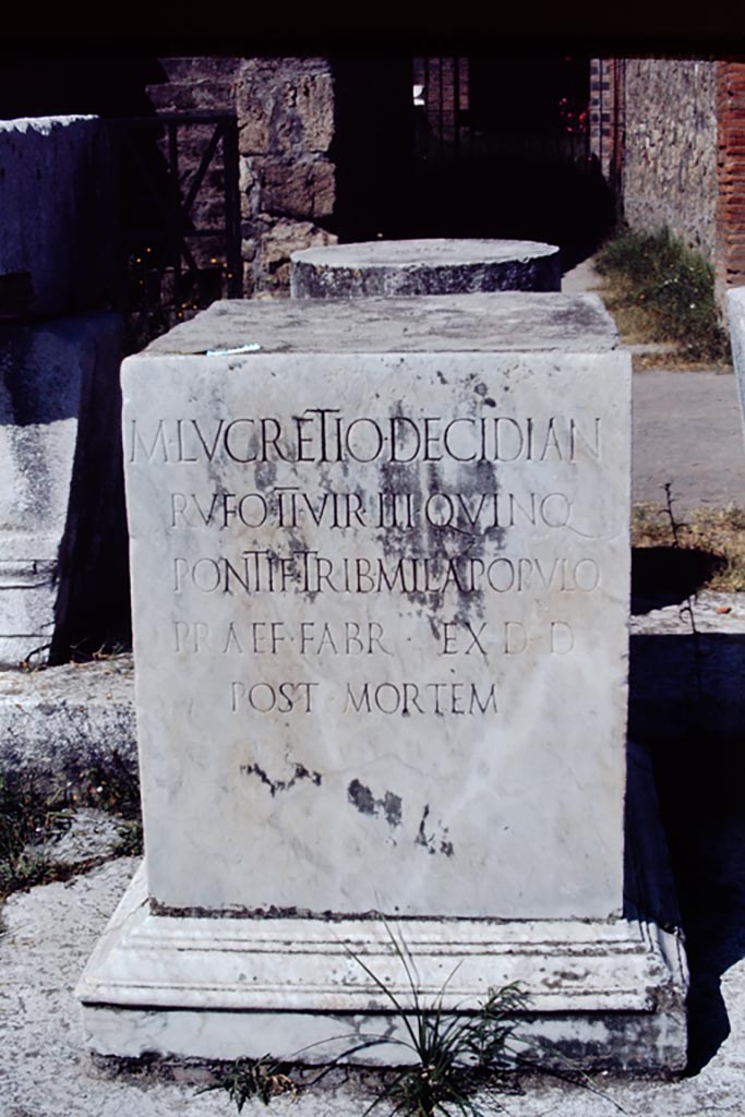 VII.8 Pompeii Forum. 1968. Pedestal base for statue in north-west corner. Photo by Stanley A. Jashemski.
Source: The Wilhelmina and Stanley A. Jashemski archive in the University of Maryland Library, Special Collections (See collection page) and made available under the Creative Commons Attribution-Non-Commercial License v.4. See Licence and use details.
J68f0993
