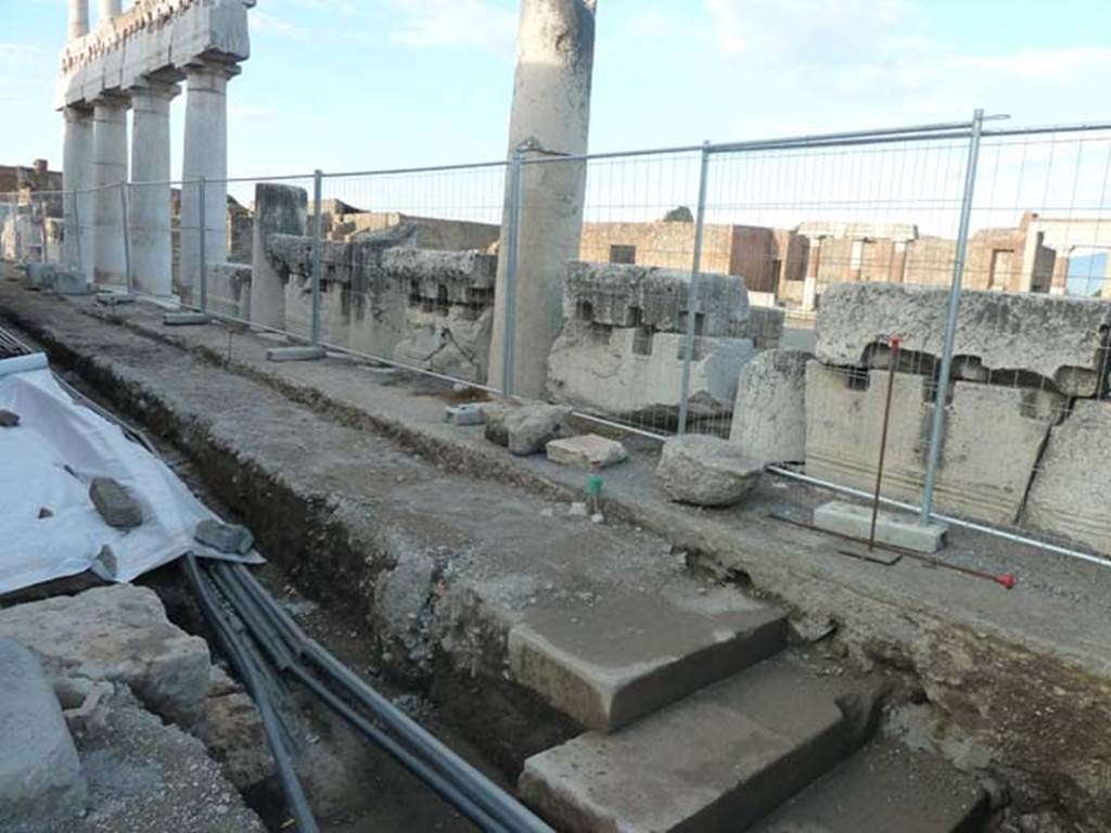 VII.8 Pompeii Forum. September 2015. Looking north-east across west side of Forum portico.