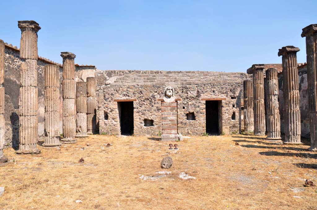 VII.8.01 Pompeii. July 2017. Looking north across Temple.
Foto Anne Kleineberg, ERC Grant 681269 DÉCOR.

