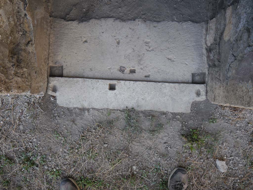 VII.8.01 Pompeii. September 2018. Doorway threshold of room on east side of north wall. 
Foto Anne Kleineberg, ERC Grant 681269 DÉCOR.
