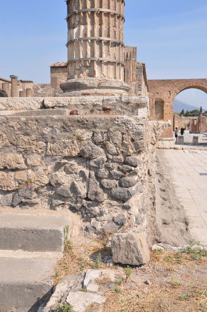 VII.8.01 Pompeii, July 2017. Looking north along east exterior side from south-east corner.
Foto Anne Kleineberg, ERC Grant 681269 DÉCOR.
