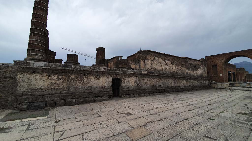 VII.8.1 Pompeii. August 2021. Looking north along east wall, from south-east corner, on left.  
Foto Annette Haug, ERC Grant 681269 DÉCOR.
