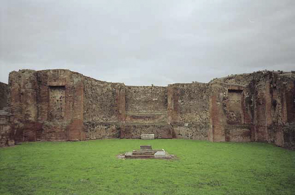 VII.9.3 Pompeii. May 2010. East wall. Photo courtesy of Rick Bauer.