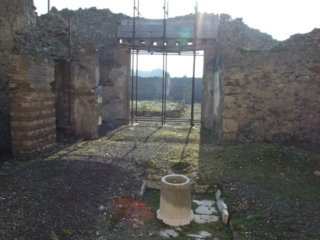 VII.11.6 Pompeii.  Hospitium.  Looking south across atrium.  December 2007.