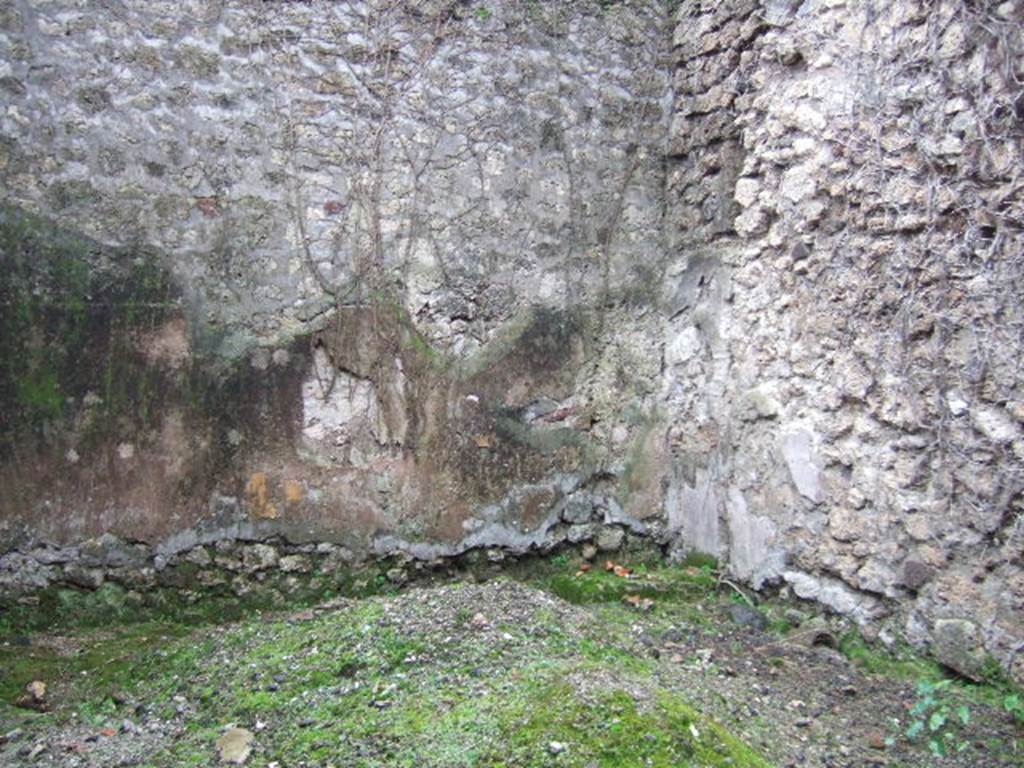 VII.11.9 Pompeii.  House with stable.  December 2005.  Looking south from entrance.