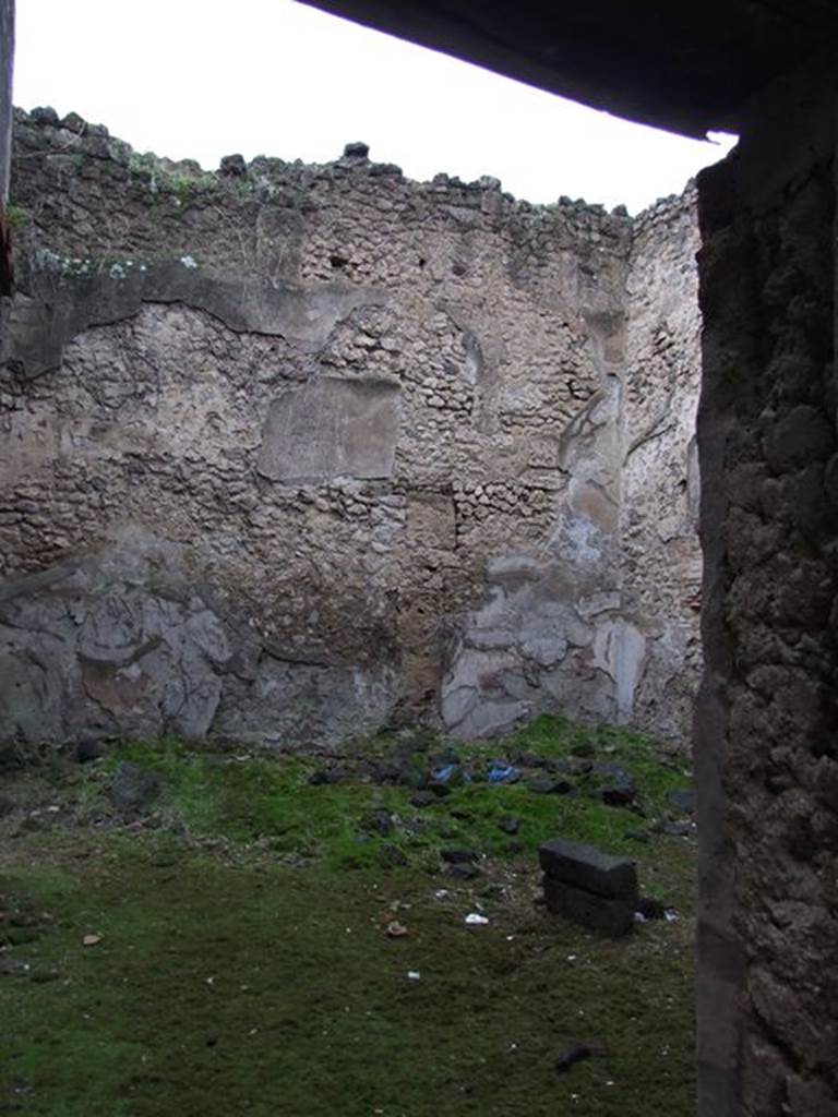 VII.11.11 Pompeii. December 2006. Looking west towards north-west corner of atrium, from VII.11.12.