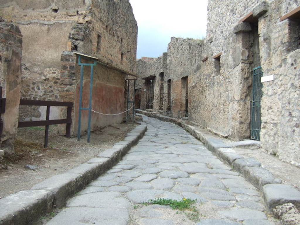 VII.11.13 Pompeii. December 2006. Looking north along Vicolo del Lupanare. VII.1 on right.