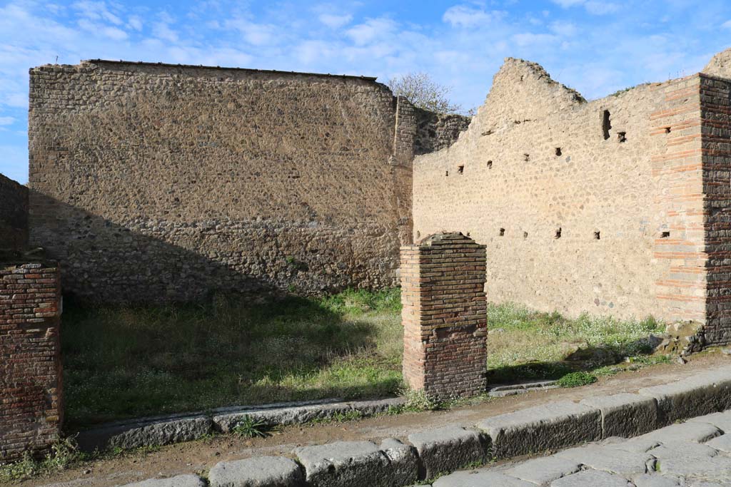 VII.11.17 and VII.11.16 Pompeii. December 2018. 
Looking west to entrances to shop on Vicolo del Lupanare. Photo courtesy of Aude Durand.