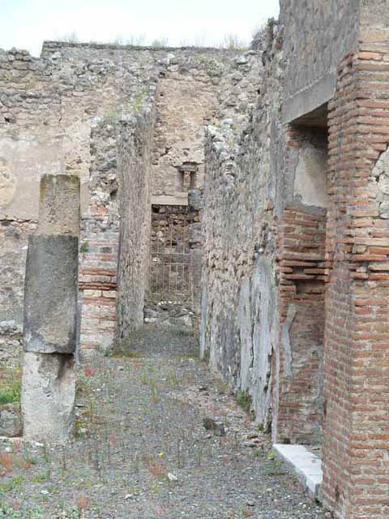 VII.13.4 Pompeii. May 2010. Looking north along east side of peristyle towards VII.13.17 and 18.