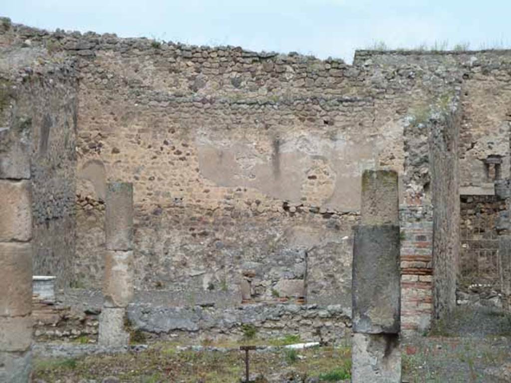 VII.13.4 Pompeii. May 2010. Looking north across peristyle to very large triclinium.