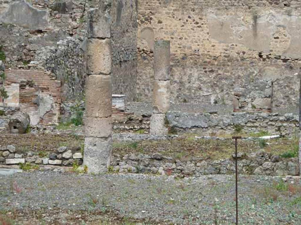 VII.13.4 Pompeii. May 2010. Looking north across peristyle towards large triclinium.