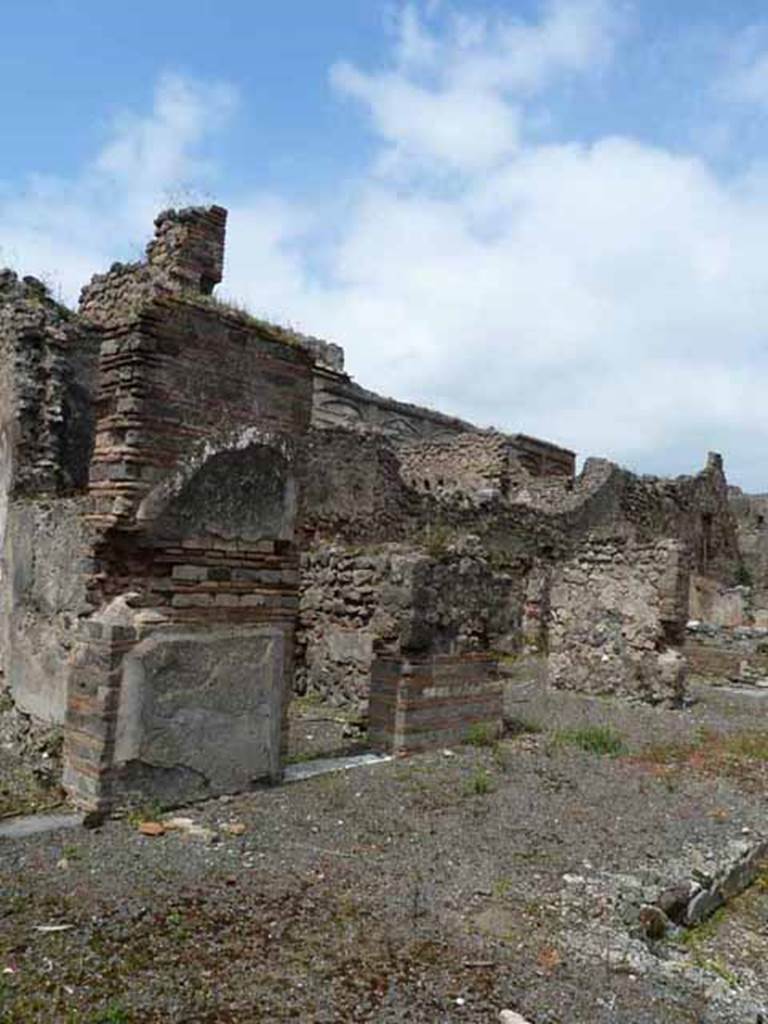 VII.13.4 Pompeii. May 2010. Two doorways to cubicula and the ala.