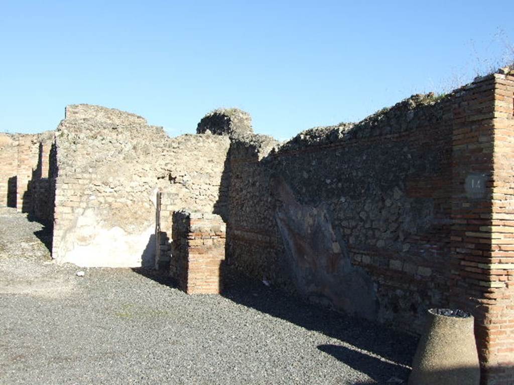 VII.14.14 Pompeii. December 2006. East wall of shop-room.