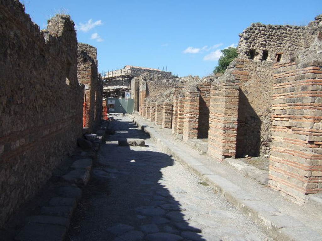 VII.14.14 wall           Vico del Lupanare looking north                     VII.1