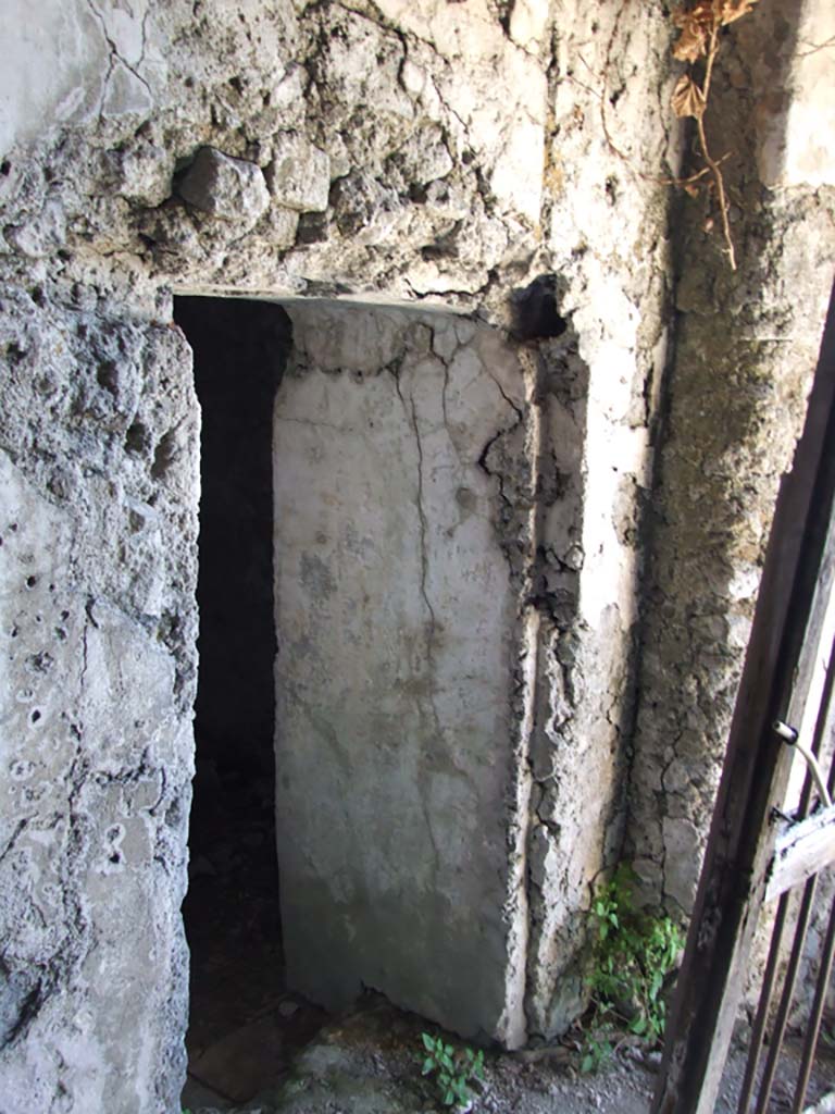 VII.16.13 Pompeii. March 2009. Room 47, doorway to room 46 in south wall.