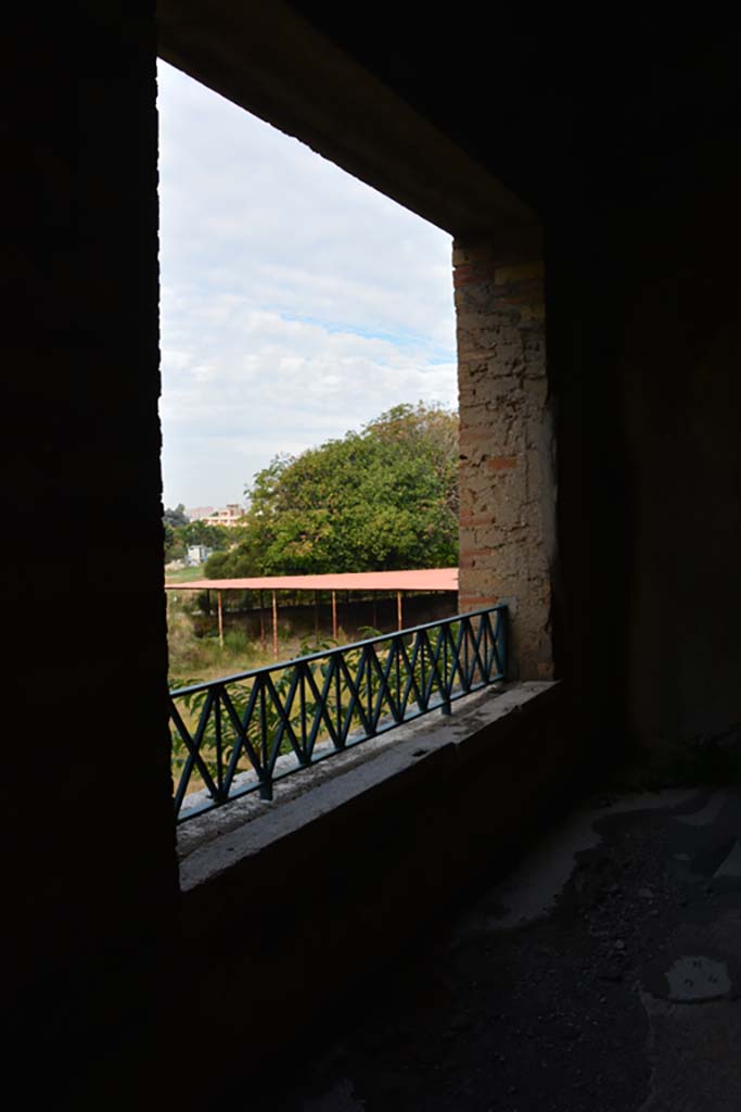 VII.16.22 Pompeii. October 2018. Room 75, window overlooking garden in west wall.
Foto Annette Haug, ERC Grant 681269 DCOR.
