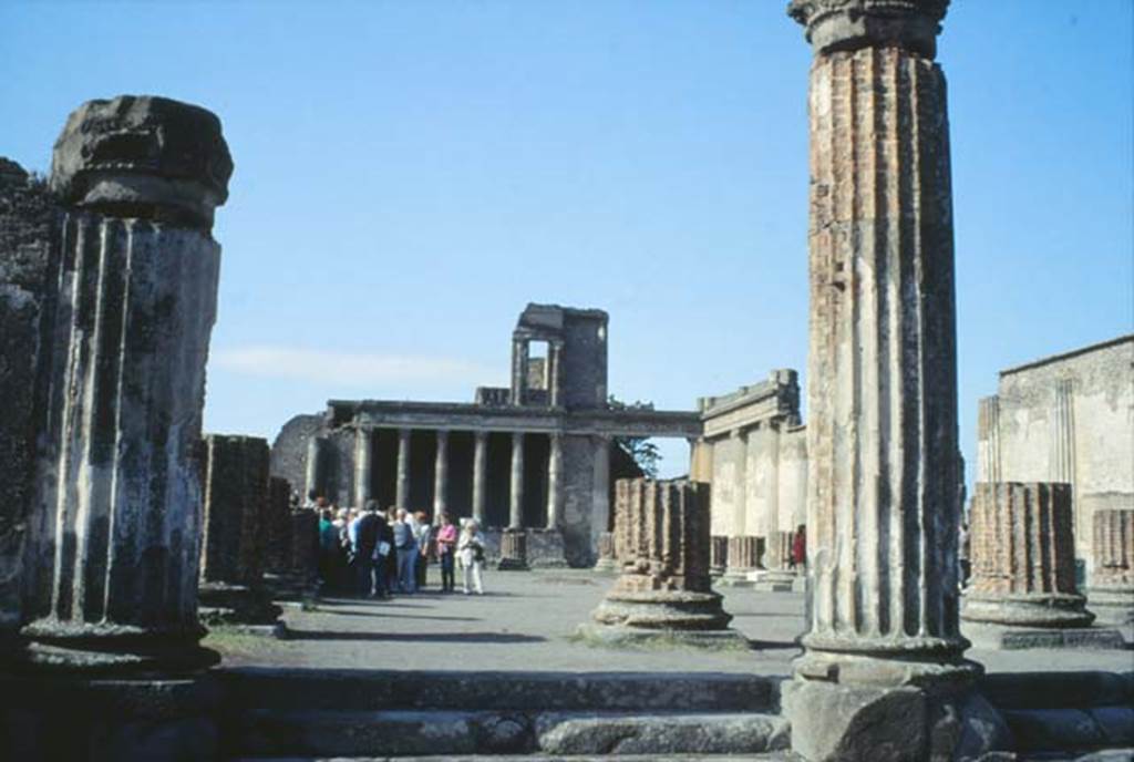 VIII.1.1 Pompeii. October 2014. Looking south-west towards steps at south end, and along south wall of Basilica.
Foto Annette Haug, ERC Grant 681269 DÉCOR.
