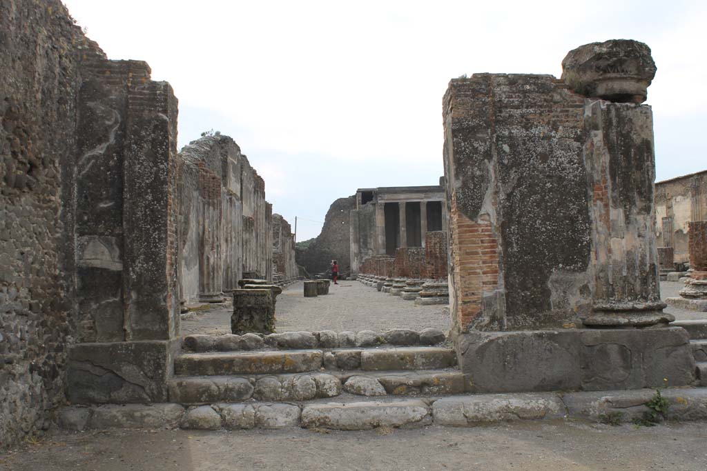 VIII.1.1 Pompeii, May 2018. Steps to south corridor, at south end. Photo courtesy of Buzz Ferebee.