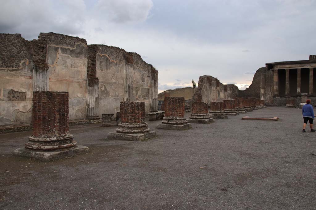 VIII.1.1 Pompeii, May 2018. Basilica, looking west along south wall of south side corridor.  Photo courtesy of Buzz Ferebee.
