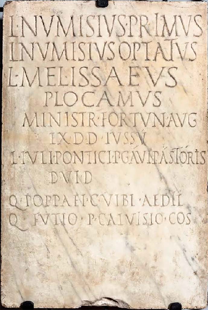 VIII.1.1 Pompeii. April 2023. Descriptive card for bronze bust of Marcellus. Photo courtesy of Giuseppe Ciaramella.
(Note: the English translation has a heading “Acanthus scrolls”, which should read “Young man said to be Marcellus”.)
