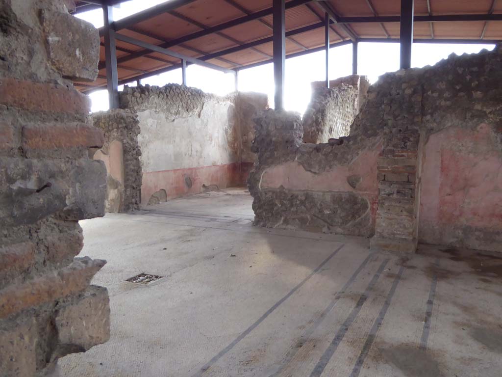 VIII.2.23 Pompeii. January 2017. Doorway to two rooms in south-west corner. Taken from VIII.2.22, looking west.
Foto Annette Haug, ERC Grant 681269 DÉCOR.
